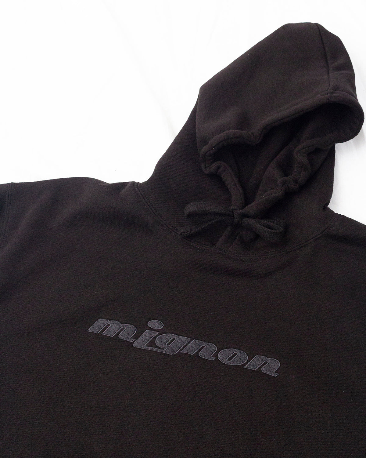 HOODIE MIGNON BRODÉ TON/TON